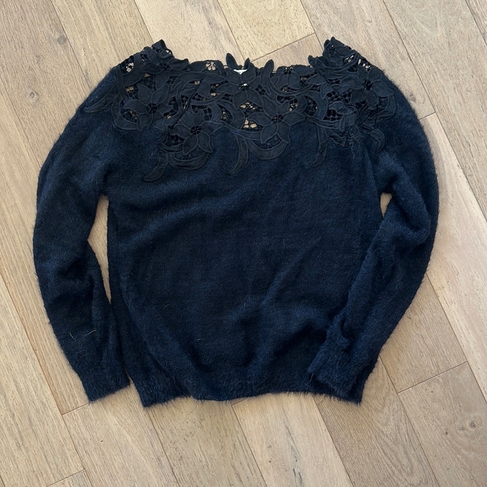 Fuz sweater with detail around neck